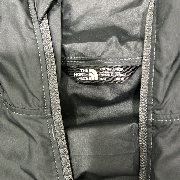 The NorthFace windbreaker - Picture 2 of 3